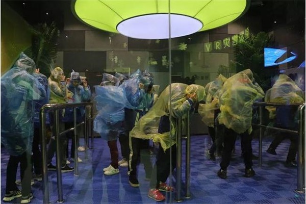 置身臺(tái)風(fēng)體驗(yàn)館親身體驗(yàn) 置身臺(tái)風(fēng)體驗(yàn)館親身體驗(yàn)