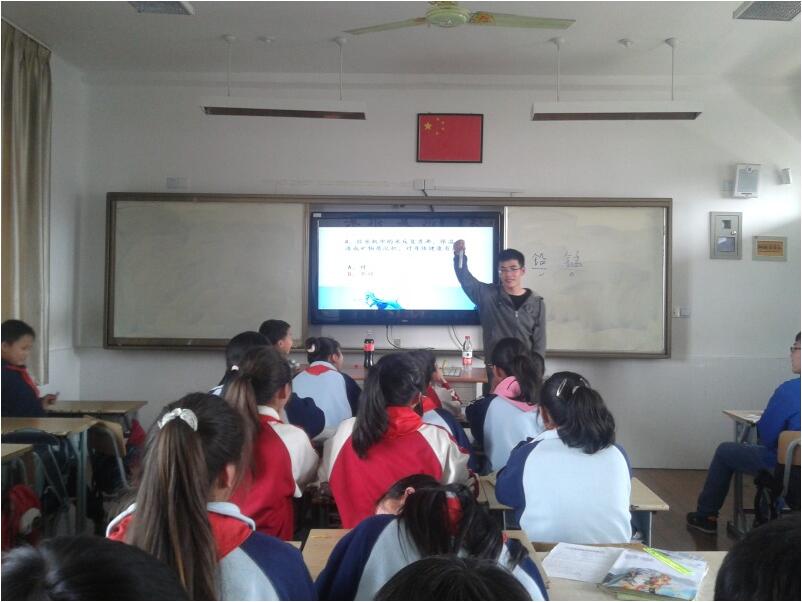 學生在上安全教育課 學生在上安全教育課