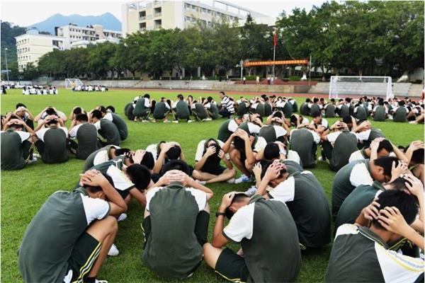 vr地震安全科普館手把手教你地震過(guò)后該怎么做
