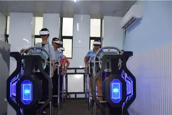 客戶正在體驗(yàn)地震平臺(tái) 客戶正在體驗(yàn)地震平臺(tái)