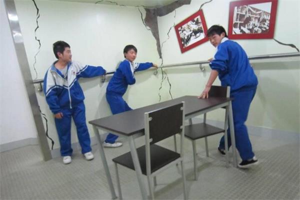 學(xué)會(huì)在體驗(yàn)地震體驗(yàn)屋 學(xué)會(huì)在體驗(yàn)地震體驗(yàn)屋